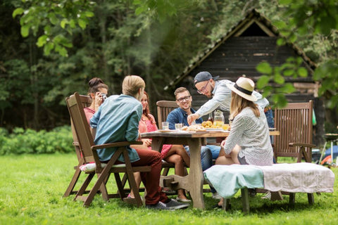Przekąski i napoje na garden party - na co warto postawić?