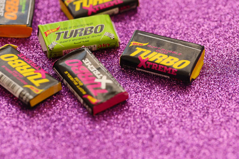 Słodkie wspomnienia z lat 90. – kultowe przekąski, które wracają na rynek