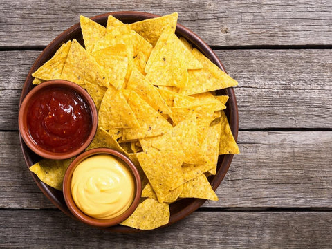 Nachosy na ciepło vs na zimno – kiedy i jak je podawać?